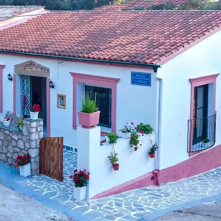 Nyaraló Mantzaros Country House *