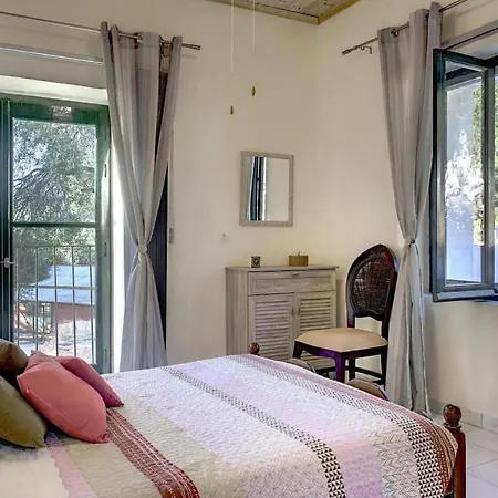 Nyaraló Mantzaros Country House *